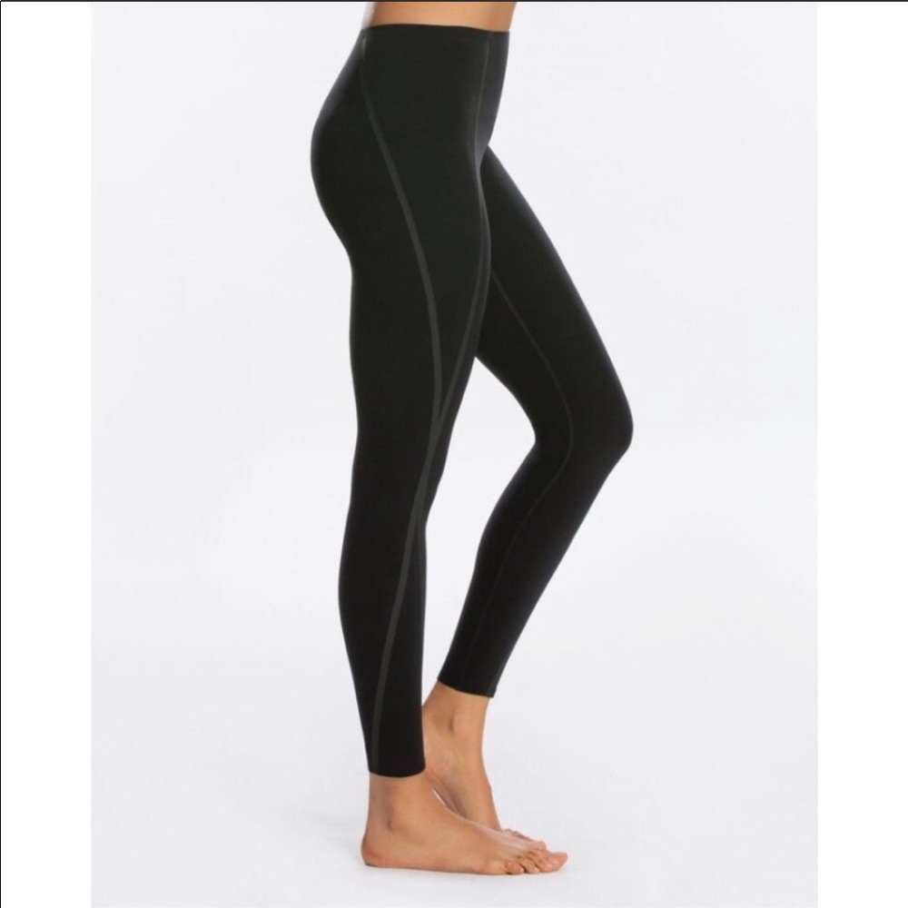 Spanx Every•Wear Mesh Contour Leggings - Picture 2 of 8